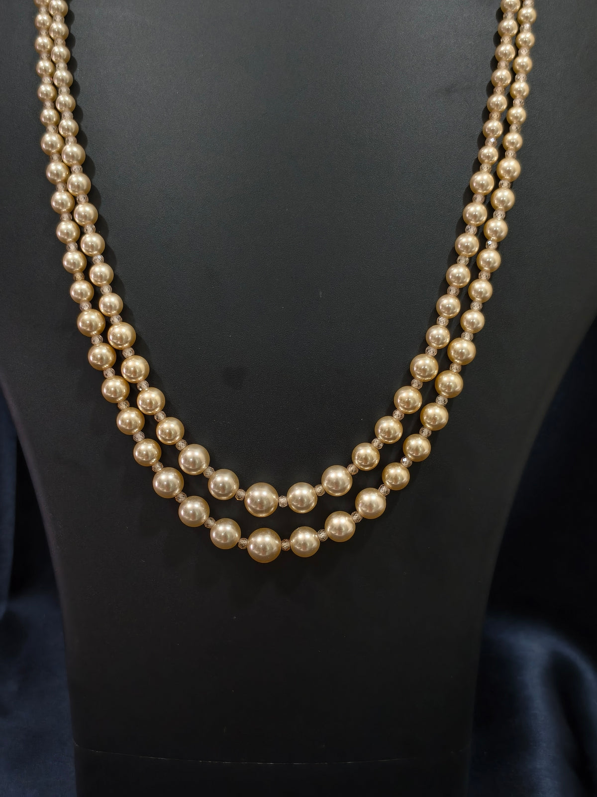 2 Layered pearls-off white