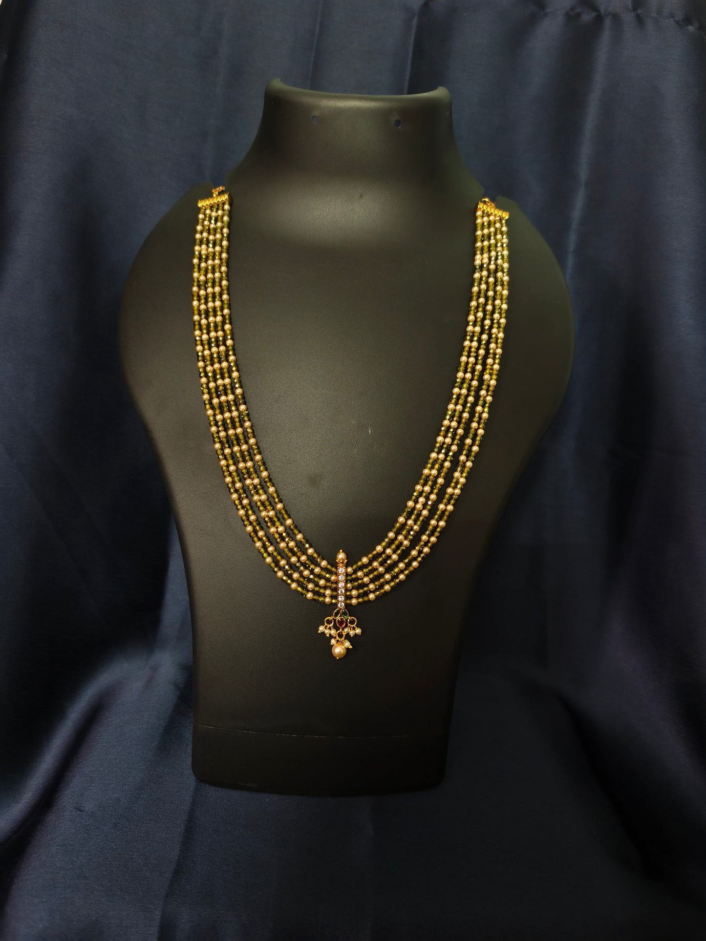 Mehendi Green Bead Pendant Necklace