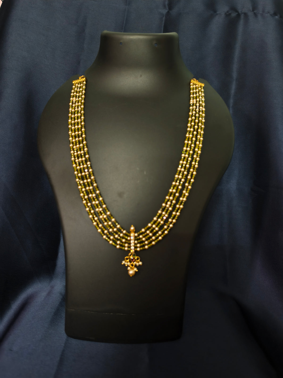 Mehendi Green Bead Pendant Necklace