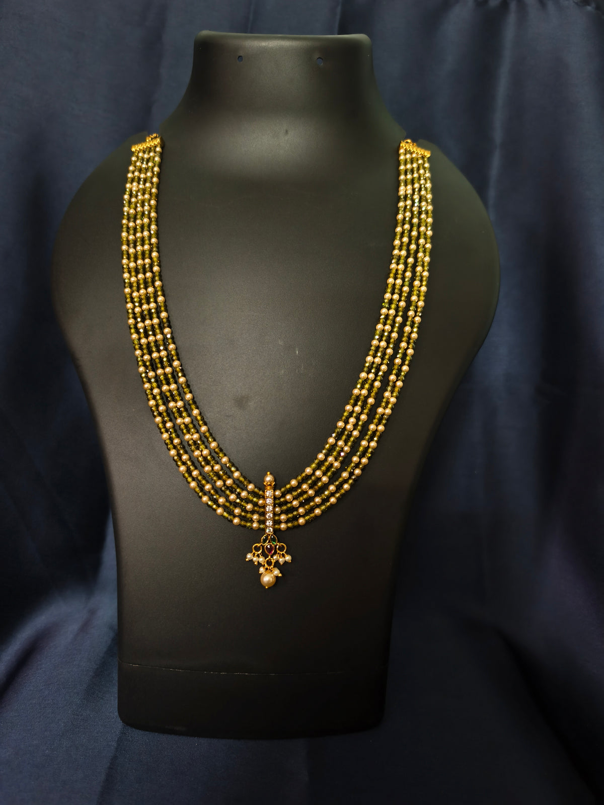 Mehendi Green Bead Pendant Necklace