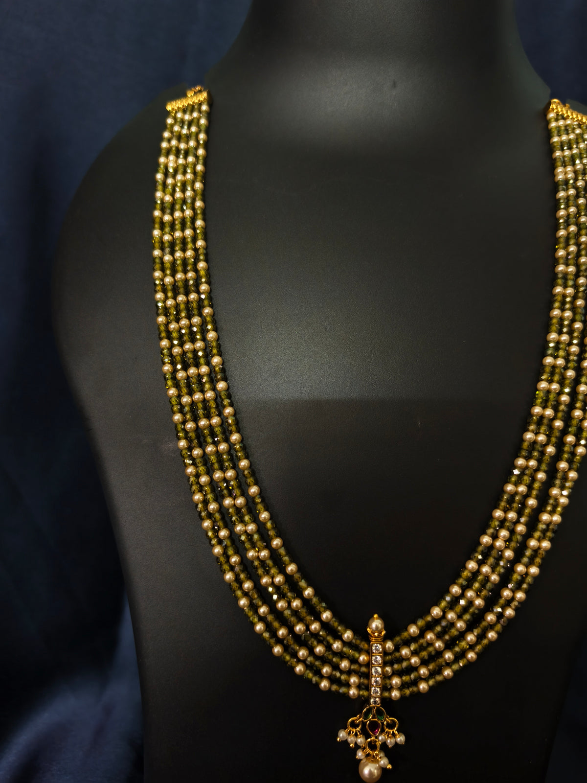 Mehendi Green Bead Pendant Necklace