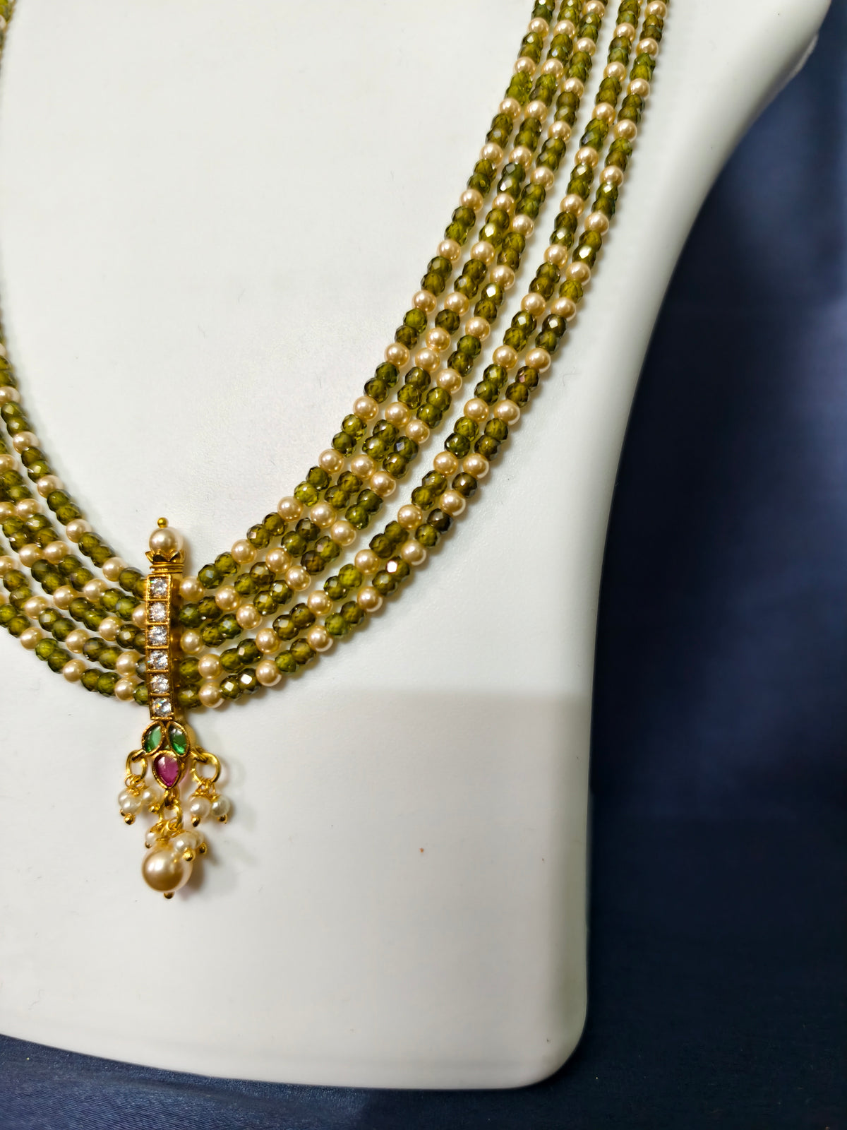 Mehendi Green Bead Pendant Necklace