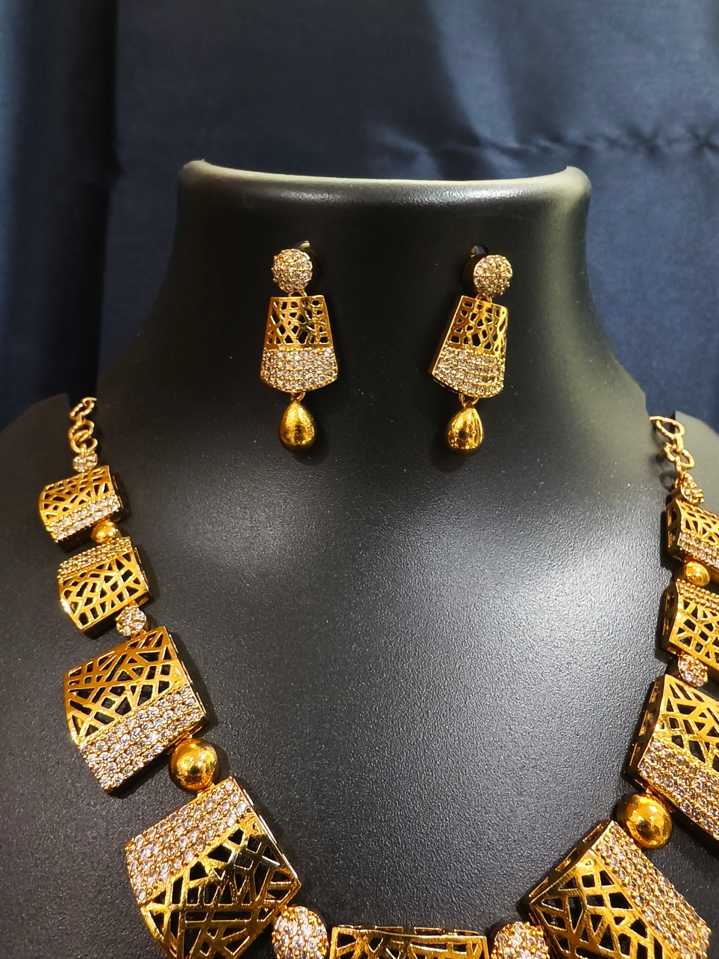 Gold Filigree Square Necklace Set
