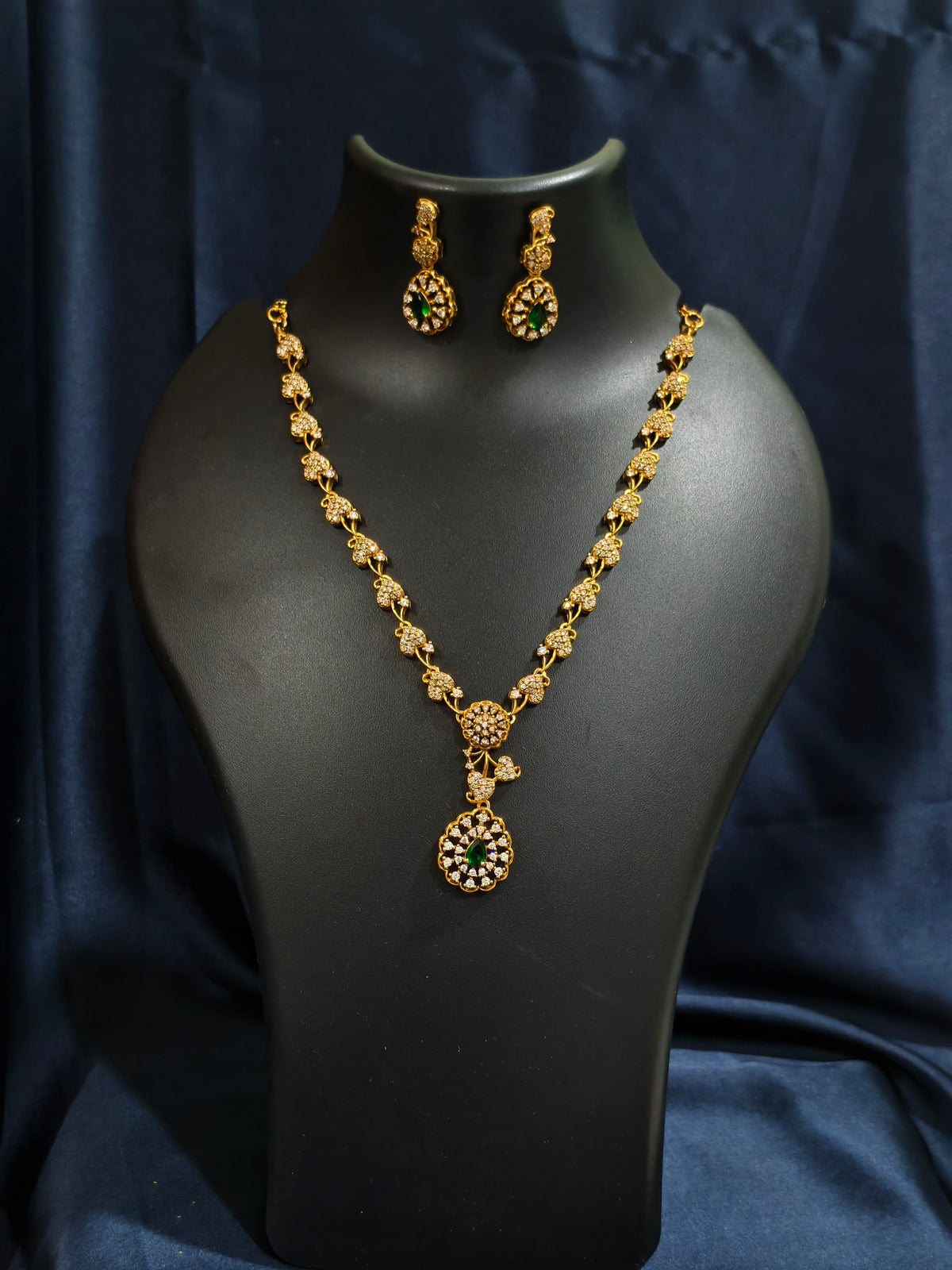 Green Floral Pendant Necklace Set