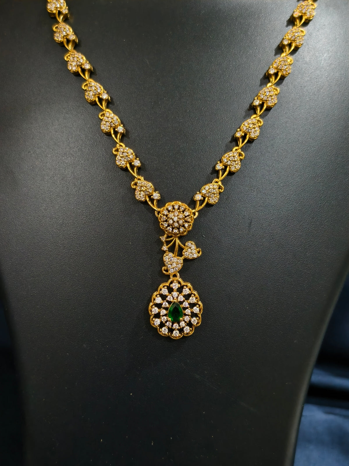 Green Floral Pendant Necklace Set