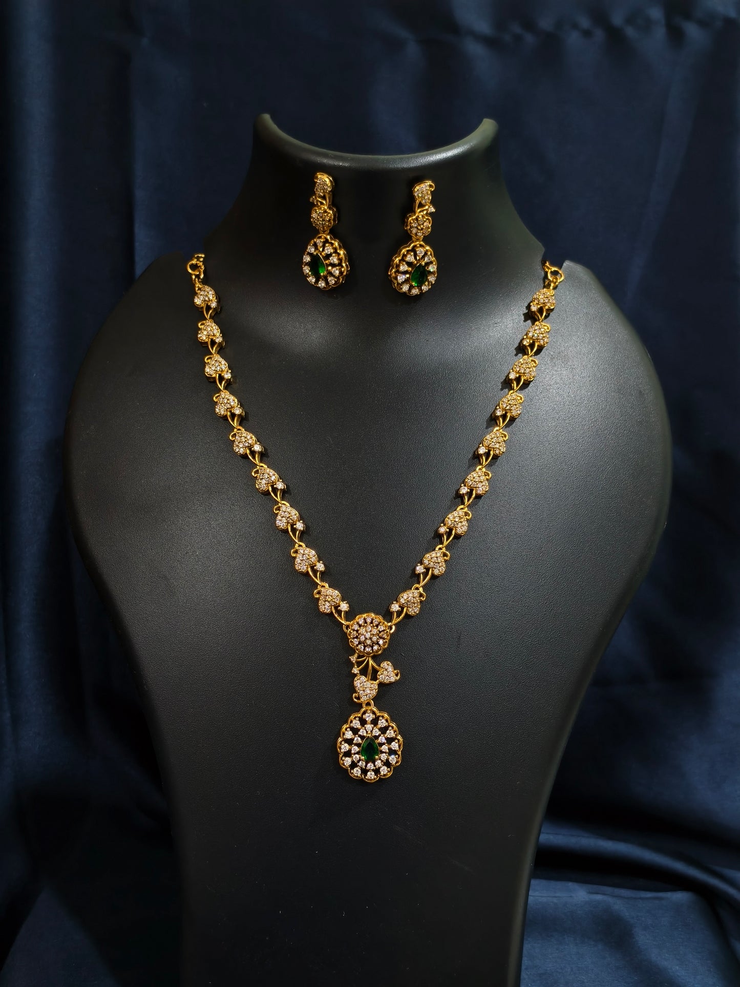 Green Floral Pendant Necklace Set