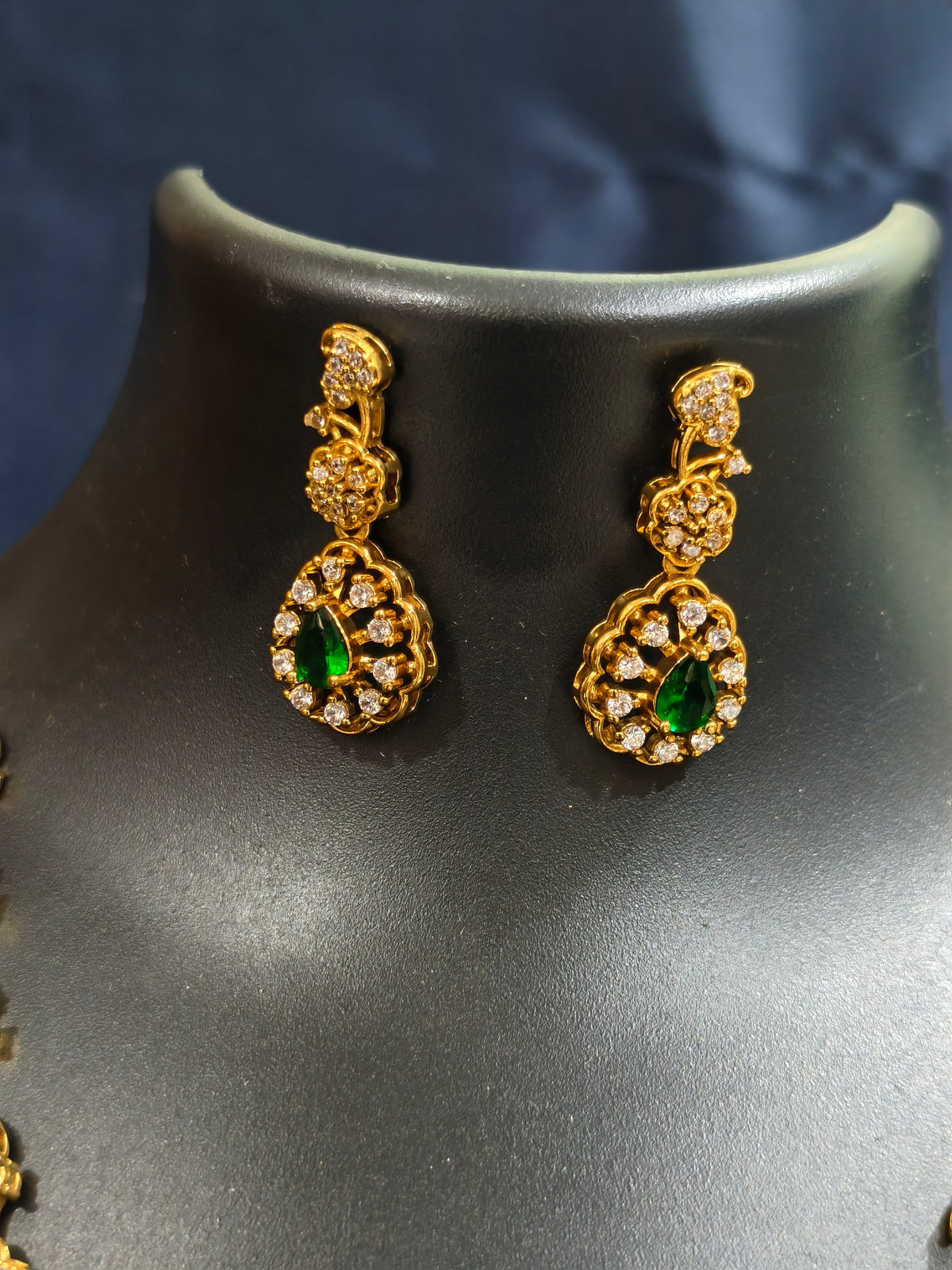 Green Floral Pendant Necklace Set