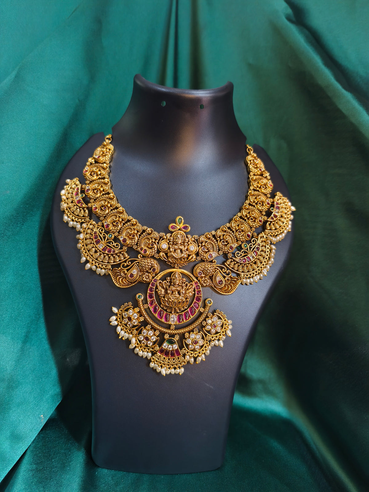 Nakshi Statement Choker Set