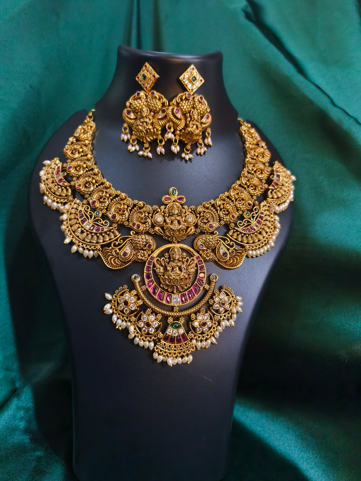 Nakshi Statement Choker Set